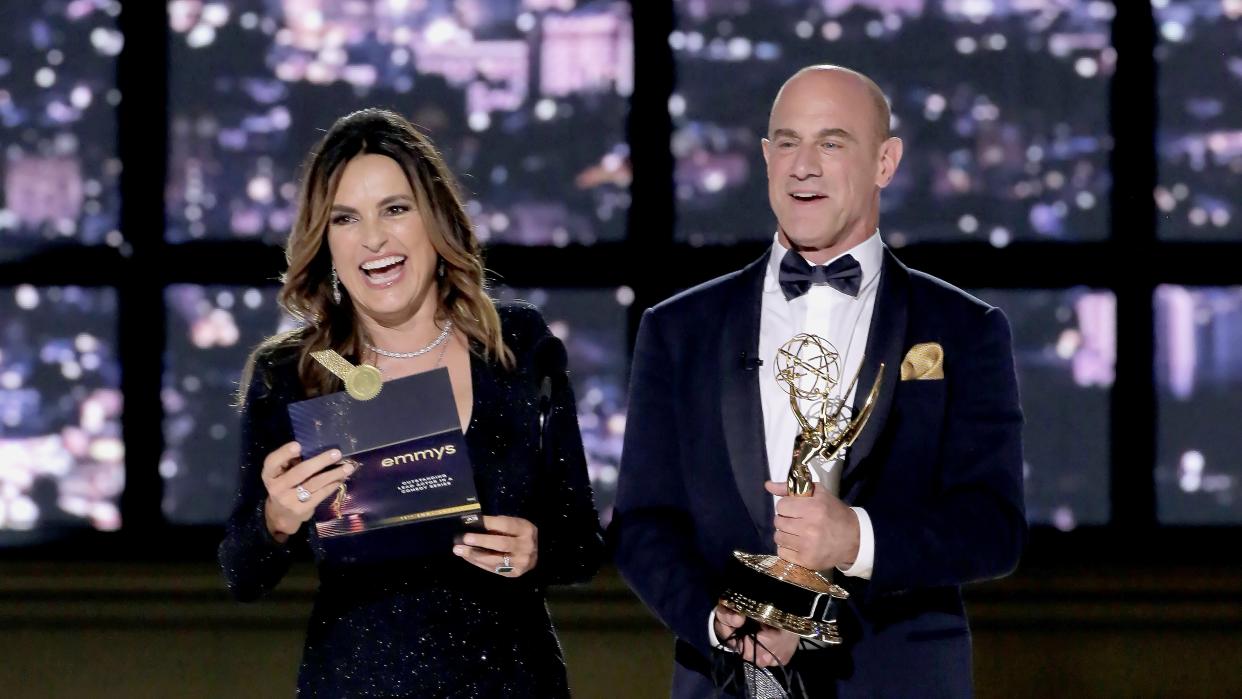  Mariska Hargitay and Christopher Meloni at the Emmys. 