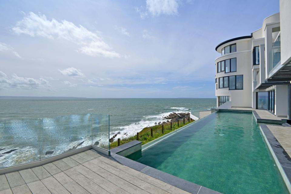 grand designs lighthouse, chesil cliff house in croyde, devon, for sale