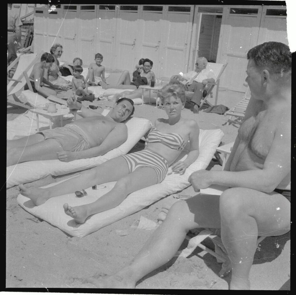 <p>Doris day and her husband sunbathe on the beach on May 6, 1955.</p>