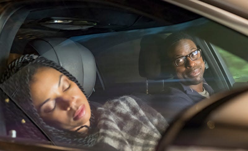 THIS IS US — “The Fifth Wheel” Episode 211 — Pictured: (l-r) Susan Kelechi Watson as Beth, Sterling K. Brown as Randall - Photo: Ron Batzdorff/ NBCU Photo Bank/ NBCUniversal (Getty Images)