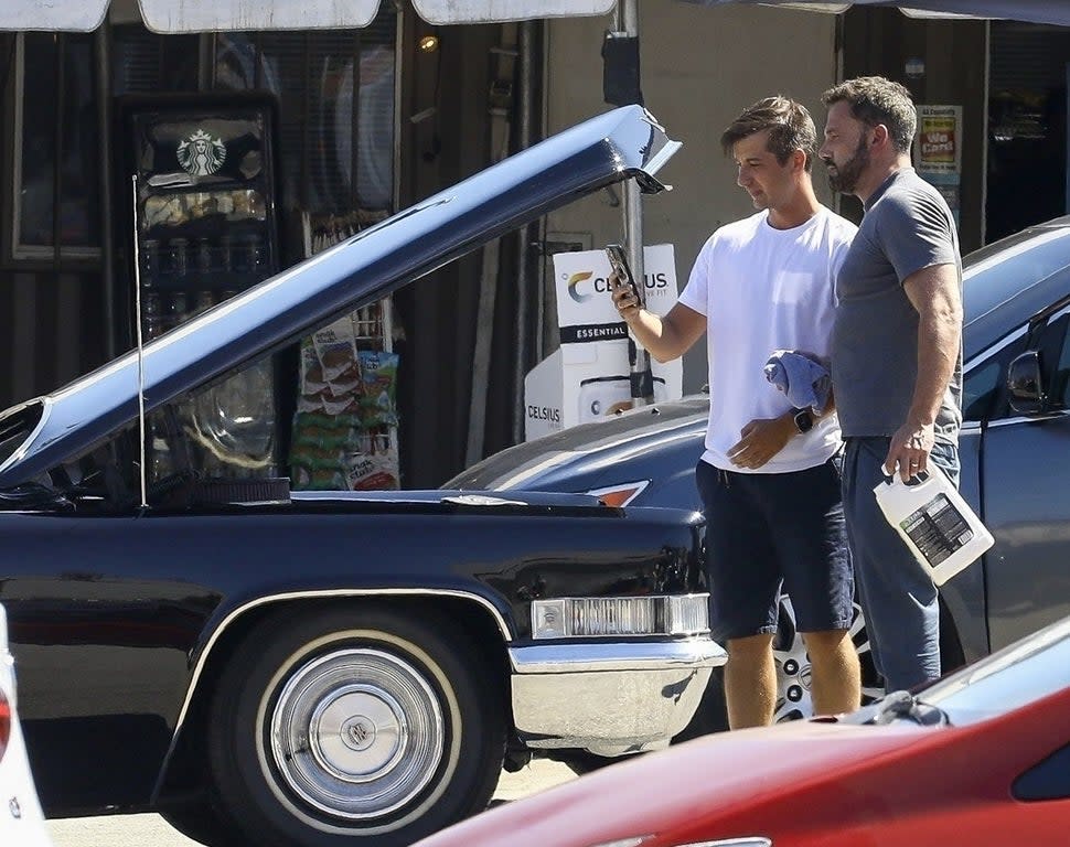 Ben Affleck Gets Help From Fan After Car Trouble