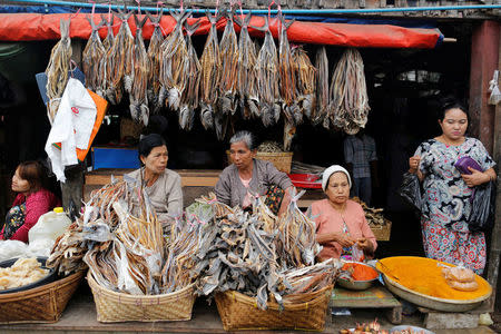 Women are pictured as they sell fish at a market in Sittwe in the state of Rakhine, Myanmar March 3, 2017. Picture taken March 3, 2017. REUTERS/Soe Zeya Tun