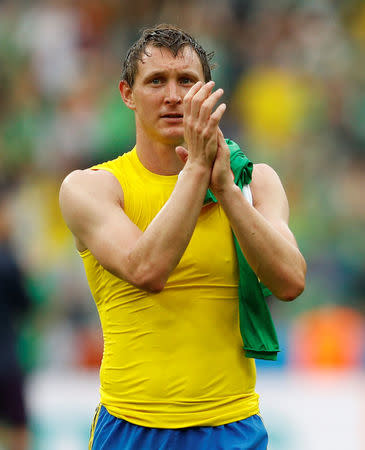 FILE PHOTO: Football Soccer - Republic of Ireland v Sweden - EURO 2016 - Group E - Stade de France, Saint-Denis near Paris, France - 13/6/16Sweden's Kim Kallstrom applauds fans after the gameREUTERS/John Sibley/File Photo