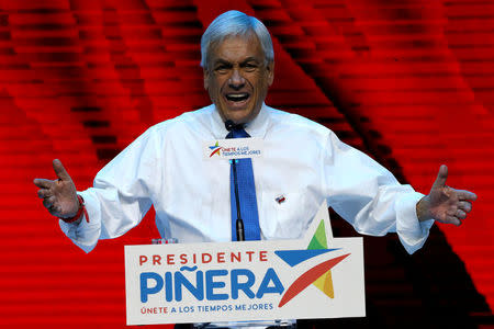 Chilean presidential candidate Sebastian Pinera attends his campaign rally in Santiago, Chile December 14, 2017. REUTERS/Ivan Alvarado