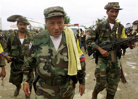 Colombian commander Manuel "Sureshot" Marulanda Velez (C) of the Revolutionary Armed Forces of Colombia (FARC) walks in Villa Colombia camp near San Vicente del Caguan, Caqueta province, in this April 29, 2000 file photo. REUTERS/Jose Miguel Gomez/Files