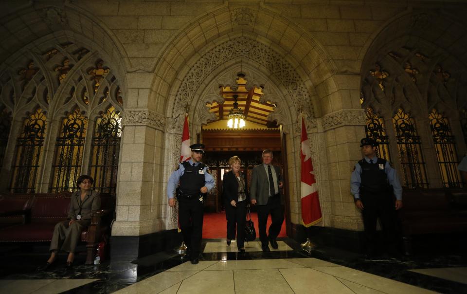 Senator Pamela Wallin (C) leaves the Senate with Conservative Senator Don Plett on Parliament Hill in Ottawa October 23, 2013. The Senate is debating whether to suspend senators Wallin, Mike Duffy and Patrick Brazeau without pay. REUTERS/Chris Wattie (CANADA - Tags: POLITICS)