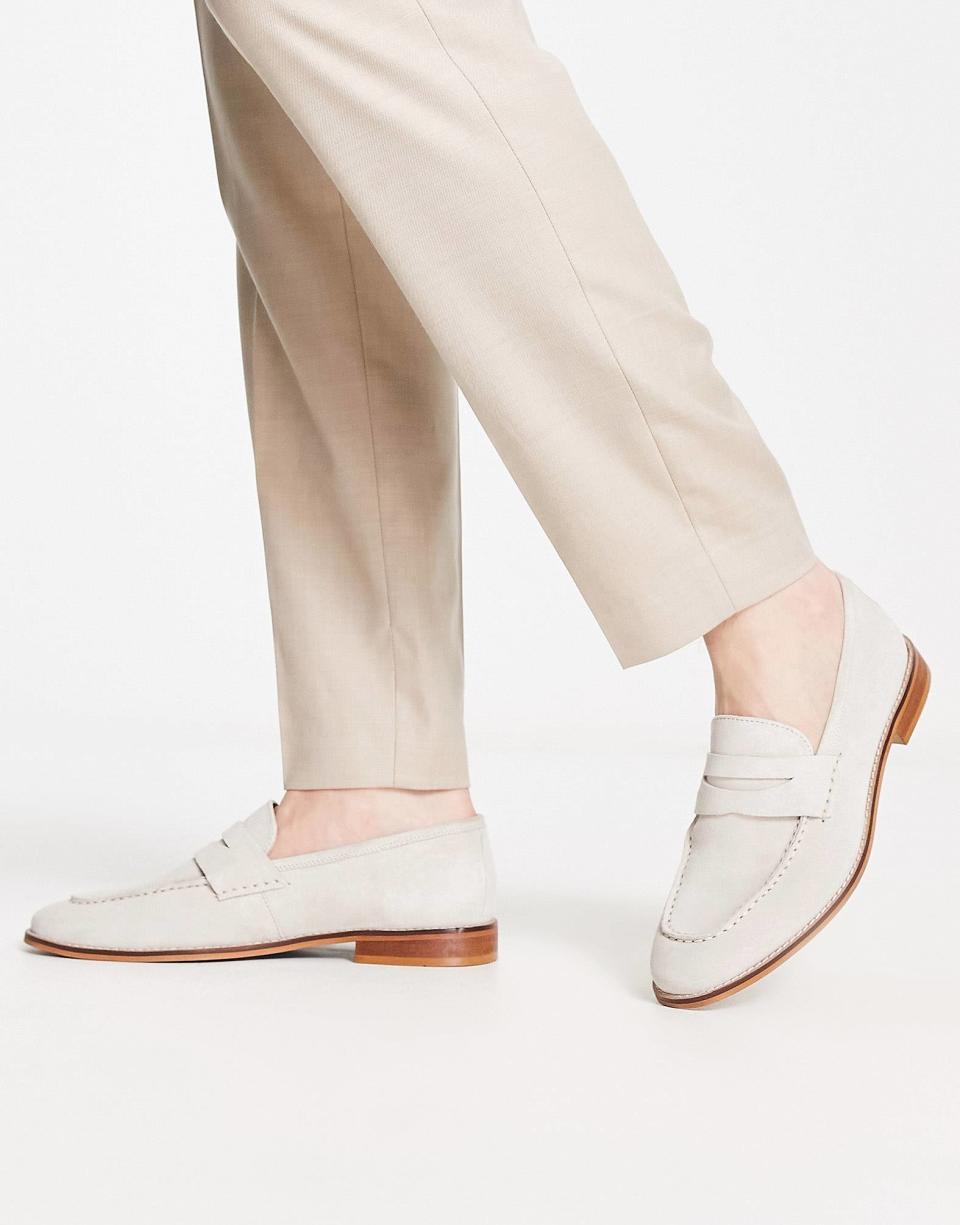 <p><a href="https://go.redirectingat.com?id=74968X1596630&url=https%3A%2F%2Fwww.asos.com%2Fus%2Fasos-design%2Fasos-design-loafers-in-stone-suede-with-natural-sole%2Fprd%2F204075970&sref=https%3A%2F%2Fwww.menshealth.com%2Fstyle%2Fg44496354%2Fbest-cheap-white-shoes-under-100%2F" rel="nofollow noopener" target="_blank" data-ylk="slk:Shop Now;elm:context_link;itc:0;sec:content-canvas" class="link ">Shop Now</a></p><p>ASOS DESIGN loafers</p><p>$71.00</p><p>us.asos.com</p>