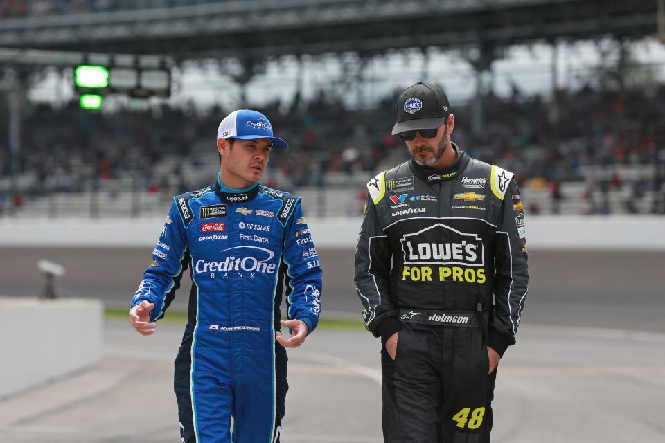 Kyle Larson talks to Jimmie Johnson.