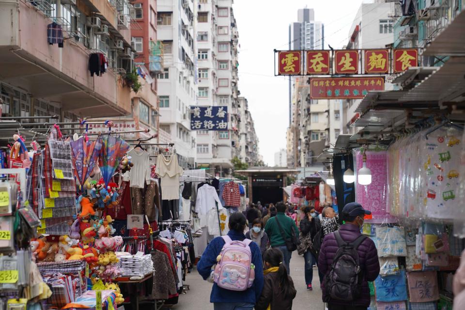  深水埗是香港的平民街區，可以感受港人的生活日常。