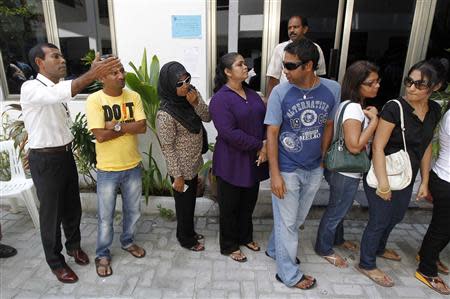 Maldivian presidential candidate Mohamed Nasheed (L), who was ousted as president in 2012, stands in a line to cast his vote during the presidential elections in Male September 7, 2013. REUTERS/Dinuka Liyanawatte