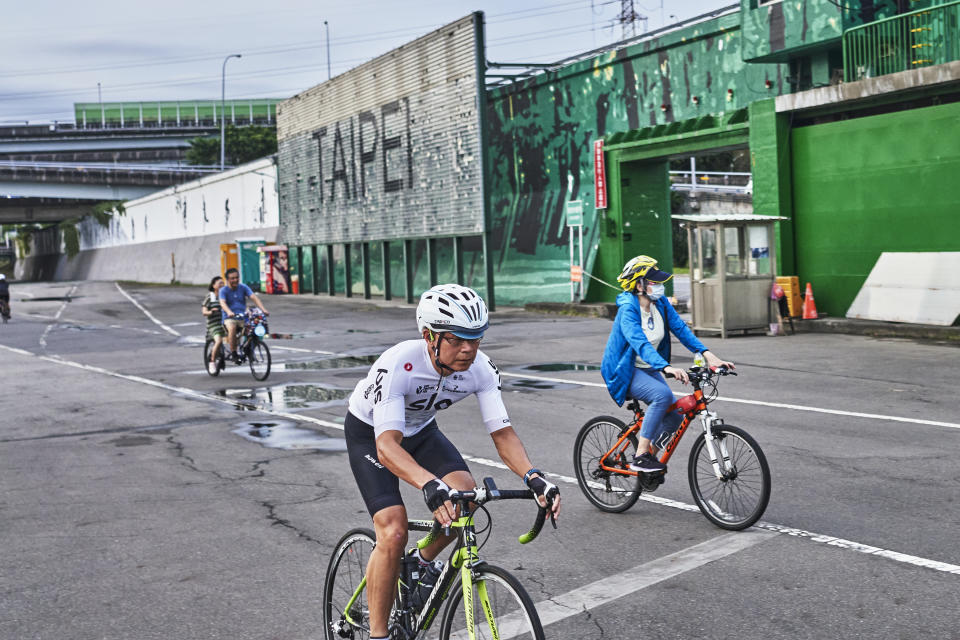 Ciclistas en Taipéi, la capital de Taiwán, el 25 de julio de 2020. (An Rong Xu/The New York Times) 