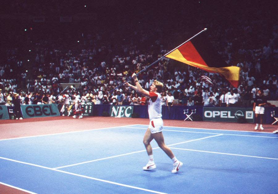 1987 spielt Becker das größte Match seiner Karriere. Im Davis-Cup-Abstiegsduell gegen die USA ringt er John McEnroe nach sechs Stunden und 21 Minuten in fünf Sätzen nieder. Das Spiel geht als "Die Schlacht von Hartford" in die Geschichte ein. Zum Abschluss sichert Becker Deutschland mit einem Fünf-Satz-Sieg gegen Tim Mayotte den Klassenerhalt