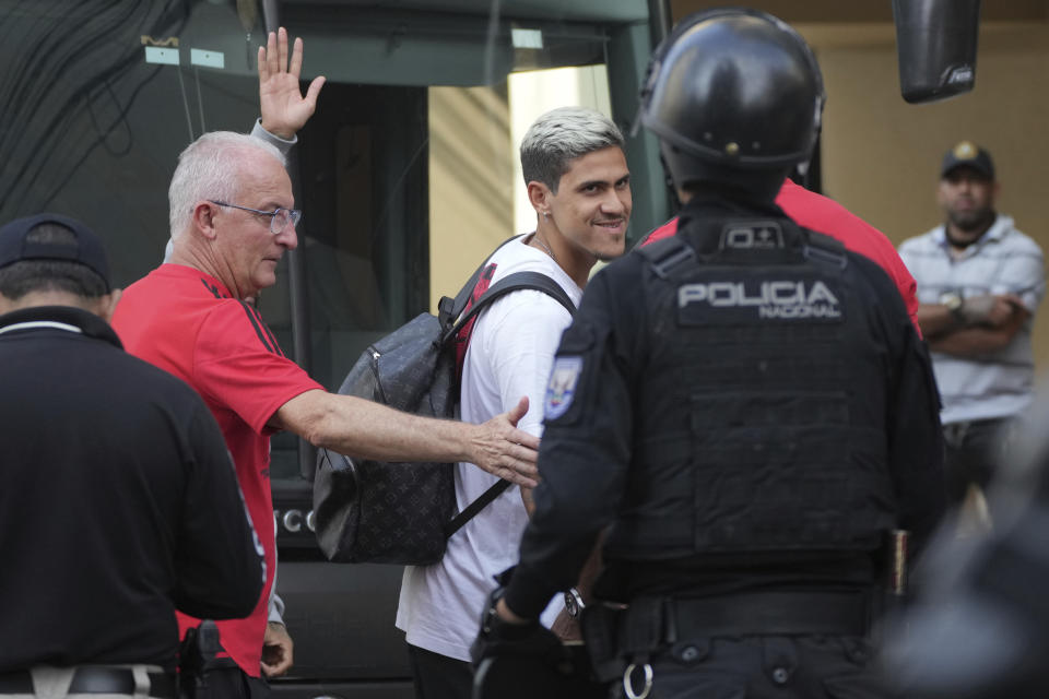 Dorival Junior, left, and Pedro of Brazil´s Flamengo arrive at Oro Verde hotel for the upcoming soccer final of the Copa Libertadores in Guayaquil, Ecuador, Wednesday, Oct. 26, 2022. Flamengo faces Brazil´s Atletico Paranaense for the Cup. (AP Photo/Dolores Ochoa)