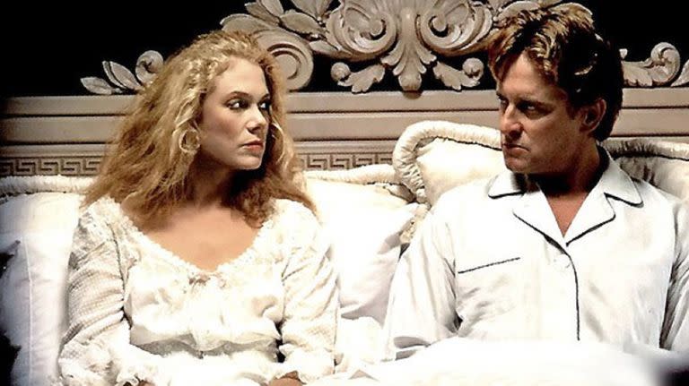 Kathleen Turner en La Guerra de los Roce (1989), junto a Michael Douglas