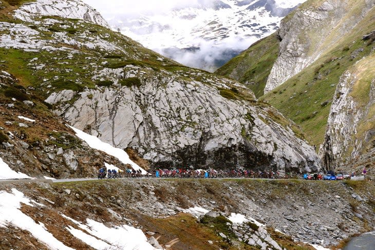 <span class="article__caption">The Dauphine also features major climbs.</span> (Photo: Bas Czerwinski/Getty Images)