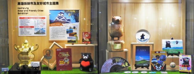 熊本縣政府提供台積電熊本工廠介紹海報、山鹿燈籠及吉祥物熊本熊玩偶等特色展品