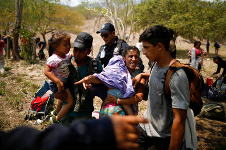 A Central American famiy is detained by Federal Policemen during an immigration raid in their journey towards the United States, in Pijijiapan, Mexico April 22, 2019. REUTERS/Jose Cabezas