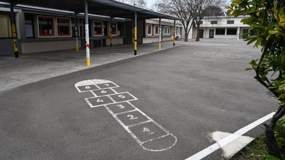 Une cour d'école fermée au Crès, près de Montpellier, le 12 mars 2020 (photo d'illustration)  - Pascal Guyot-AFP