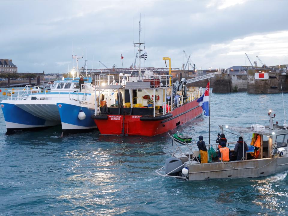 French fishermen block the 'Normandy Trader' boat at the entrance of the port of Saint-Malo (REUTERS/Stephane Mahe)