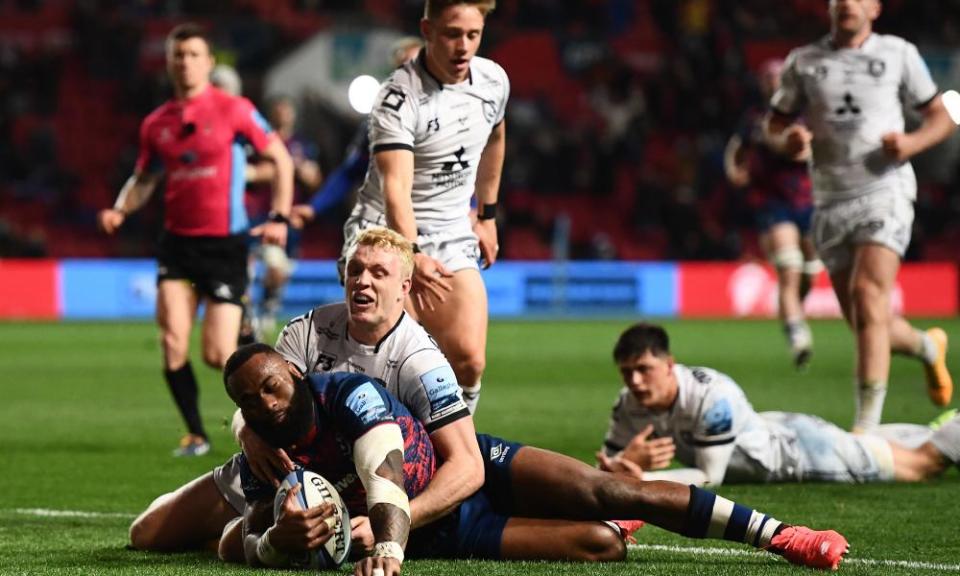 Semi Radradra powers over for Bristol’s final try against Gloucester