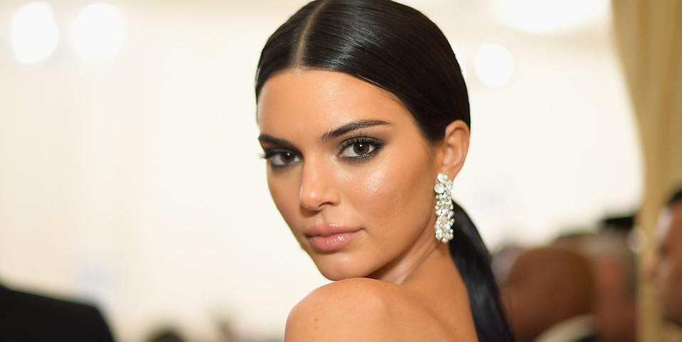 Kendall Jenner Poses Totally Topless In New Glamorous New Selfies