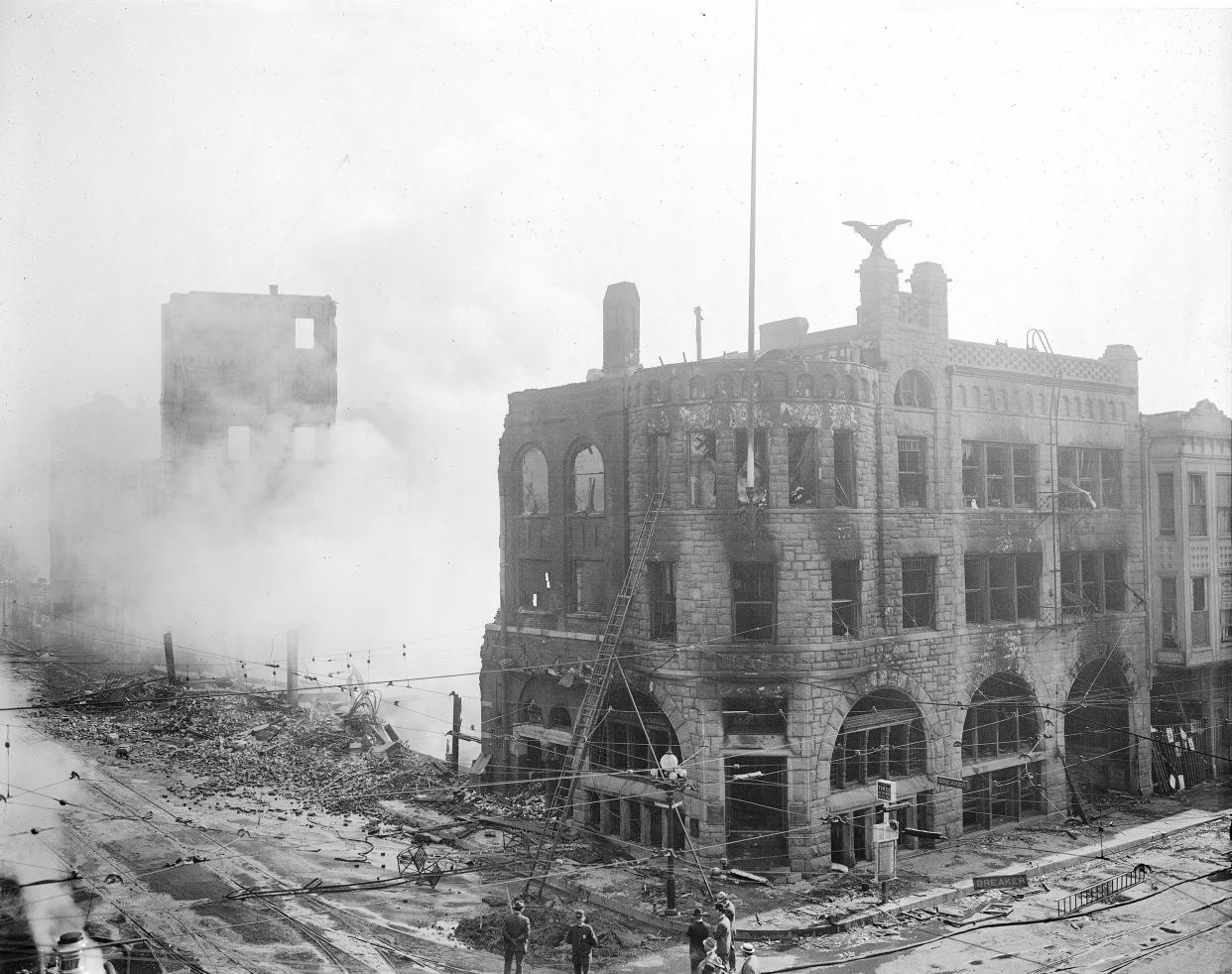 The Los Angeles Times building the morning after the bombing on Oct. 1, 1910.