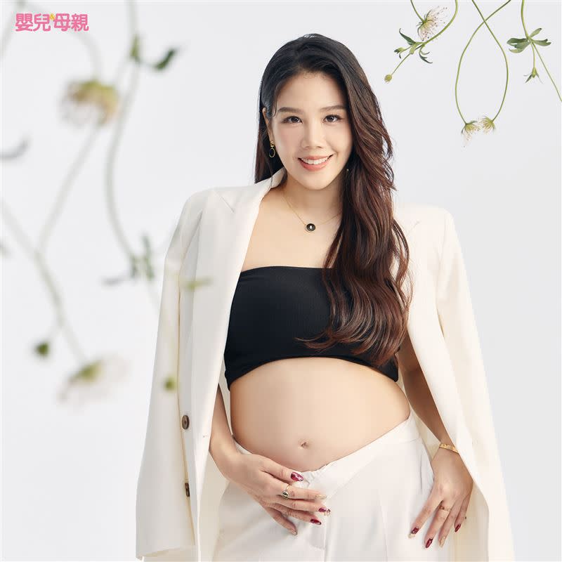 楊晨熙挺8個月大孕肚。（圖／《嬰兒與母親》雜誌提供）