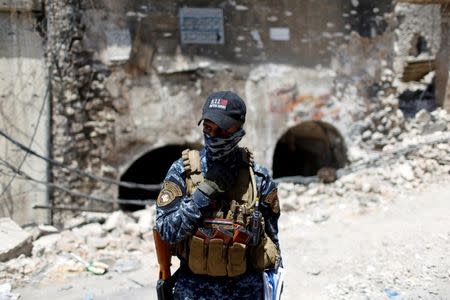 A member of the Iraqi Federal Police is seen on the frontline in the Old City of Mosul, Iraq June 28, 2017. REUTERS/Ahmed Jadallah