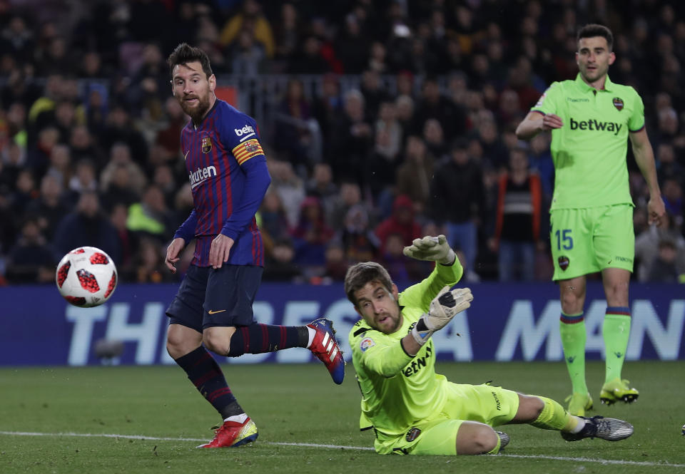 FC Barcelona's Lionel Messi, center, kicks the ball to score his side's third goal during a Spanish Copa del Rey soccer match between FC Barcelona and Levante at the Camp Nou stadium in Barcelona, Spain, Thursday, Jan. 17, 2019. (AP Photo/Manu Fernandez)