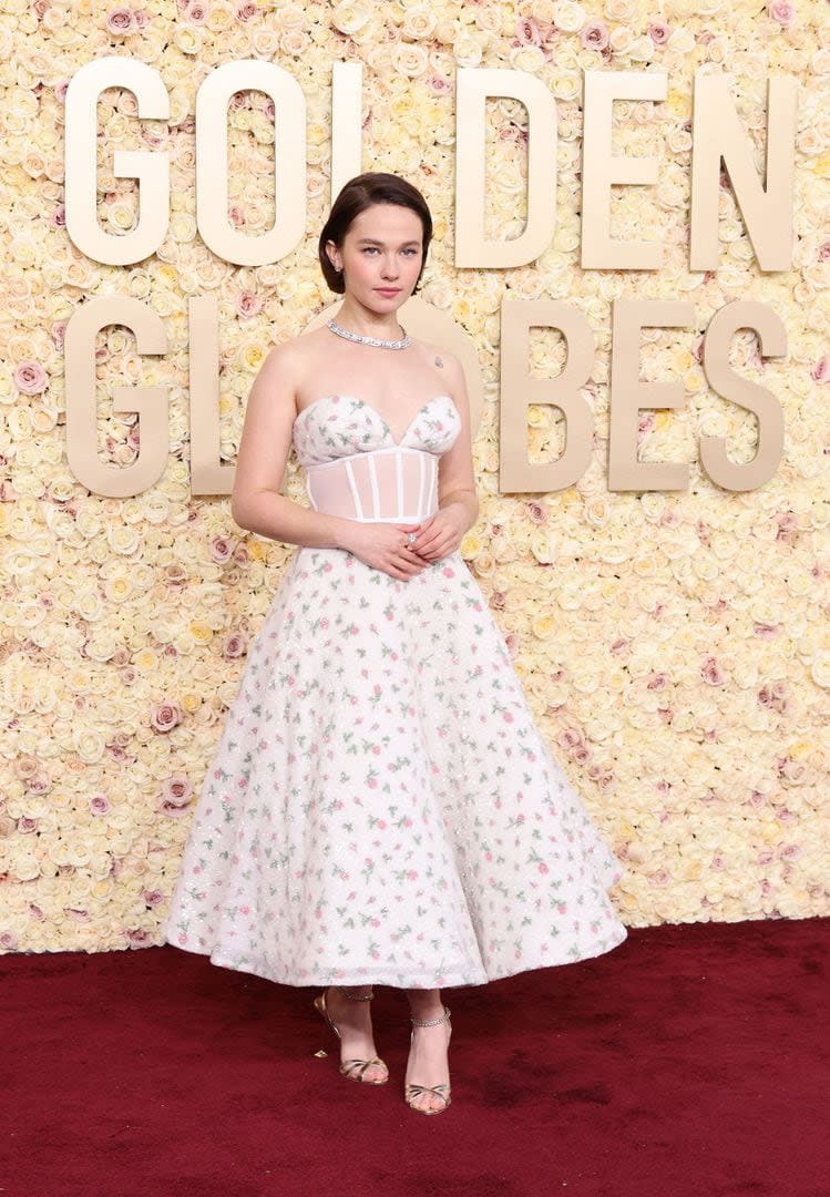 Para competir por la estatuilla a mejor actriz por su papel en Priscila, de Sofía Coppola, Cailee Spaeny eligió un vestido decorado con flores de Miu Miu