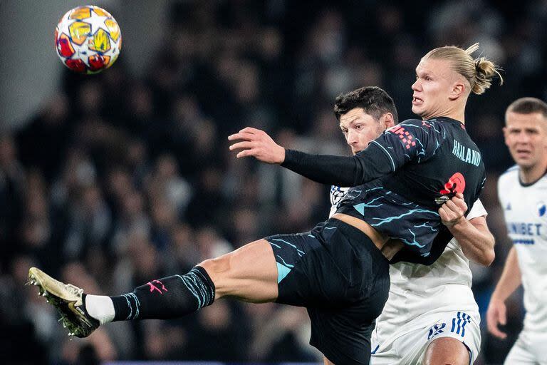 Erling Haaland, el goleador de Manchester City, en acción en el duelo de ida contra Copenhague, donde el equipo inglés se impuso por 3-1
