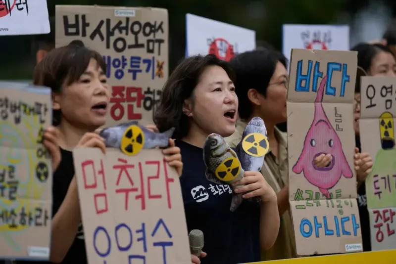 ▲韓國民眾強烈反對日本排放福島核廢水，公民團體近日舉行多場示威抗議行動。（圖／美聯社／達埸影像）