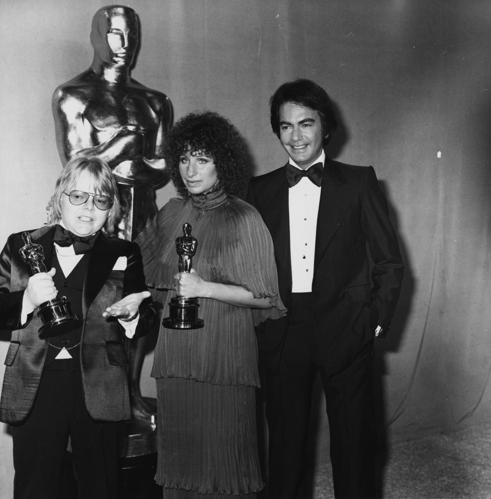 En 1977 recogió su segundo y último Oscar, pero en la categoría de mejor canción original. (Foto: Fotos International / Getty Images)