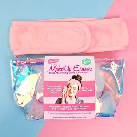 組合包含一條Makeup Eraser®甜美淺粉經典款卸妝巾、親膚不咬髮大小適中的可愛髮帶及時尚收納盥洗包 PHOTO CREDIT: Makeup Eraser®