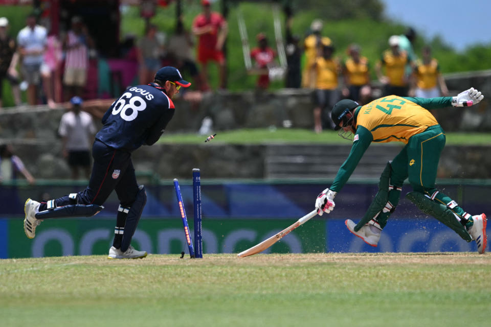 USA's Andries Gous and South Africa's Heinrich Klaasen race to the crease. (Andrew Caballero-Reynolds/AFP via Getty Images)
