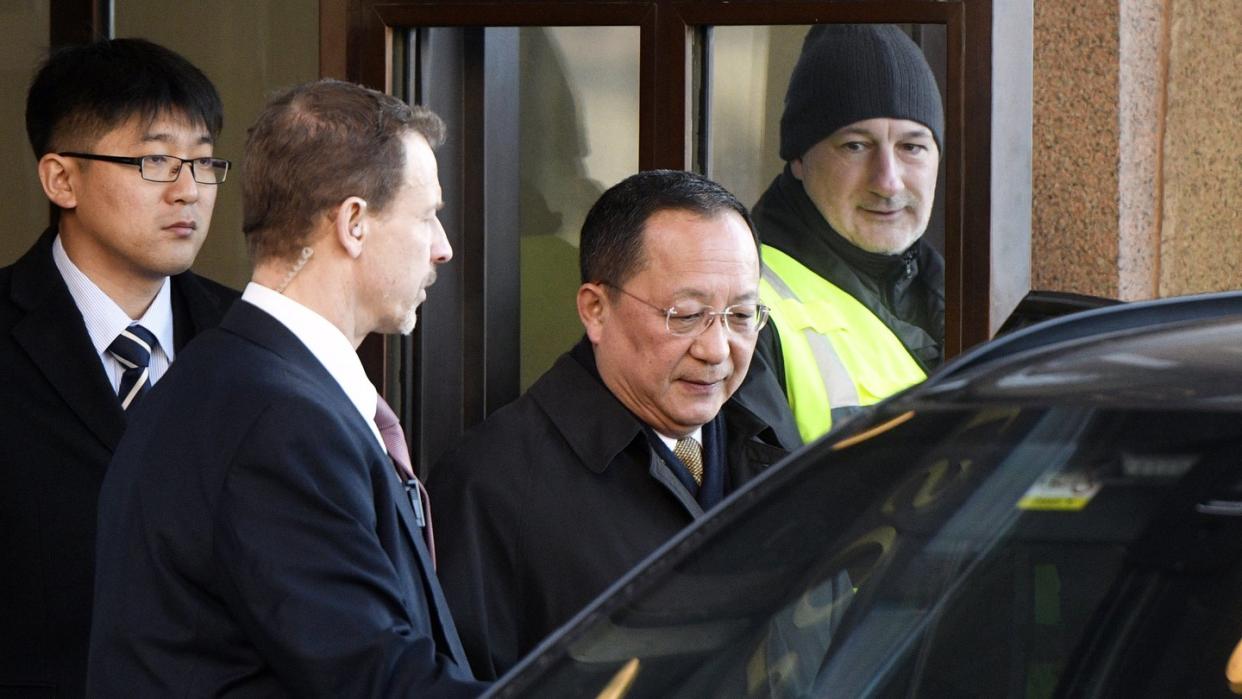 Ri Yong Ho verlässt den schwedischen Regierungssitz Rosenbad. Foto: Vilhelm Stokstad/TT News Agency/AP