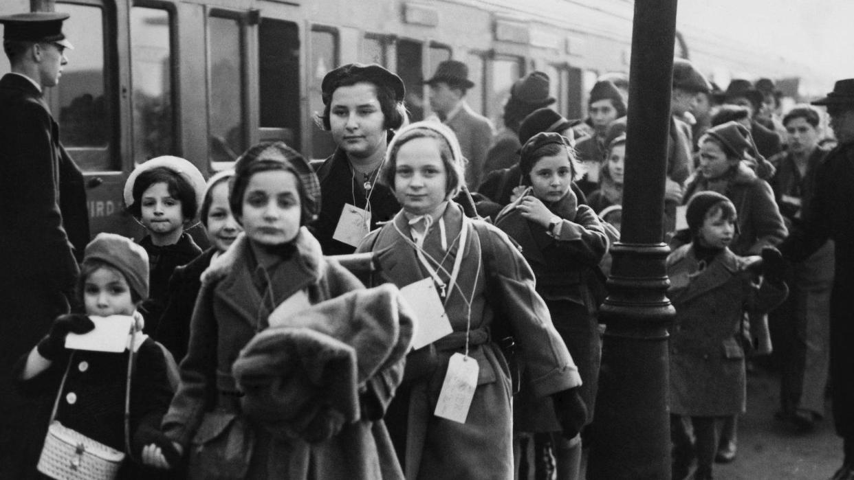 Niños refugiados judíos llegando a Londres en 1939.