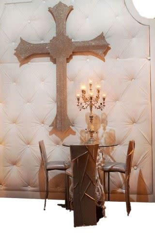 Crystal crosses from Kim Kardashian’s wedding to Kris Humphries are up for auction. (Photo: Courtesy of Premiere Props)