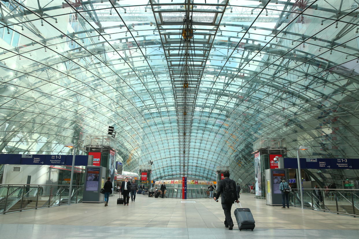 FRANKFURT AM MAIN Bahnhof Symbolbild