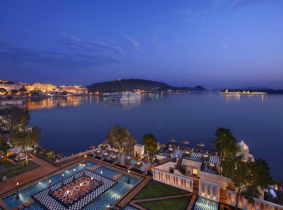 <p>“Fue todo mágico, desde el paseo en barco y la lluvia de pétalos de rosa al llegar hasta la perfección del servicio y la amabilidad del personal”, escribió un usuario. (Foto: The Leela Palace Udaipur). </p>