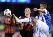 Real Sociedad's Haris Seferovic (R) and Shakhtar Donetsk's Olexandr Kucher challenge for the ball during their Champions League group A soccer match at Anoeta stadium in San Sebastian, northern Spain, September 17, 2013. REUTERS/Vincent West (SPAIN - Tags: SPORT SOCCER)