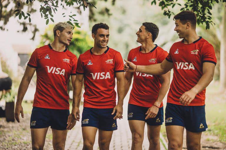 Un clima distendido entre Matías Osadczuk, Joaquín Pellandini, Santiago Vera Feld y Agustín Fraga, piezas importantes en la gran temporada de los Pumas 7s (Twitter @LosPumas7Arg)