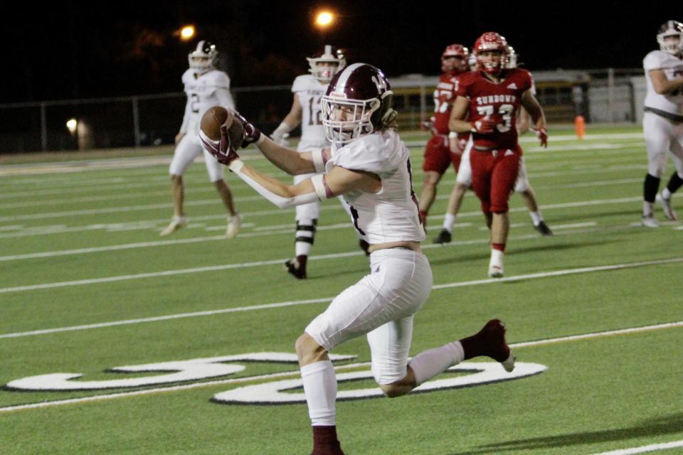 Hawley wide receiver Kason O'Shields catches a pass on Nov. 19, 2021. O'Shields has been the top target for quarterback Rodey Hooper.