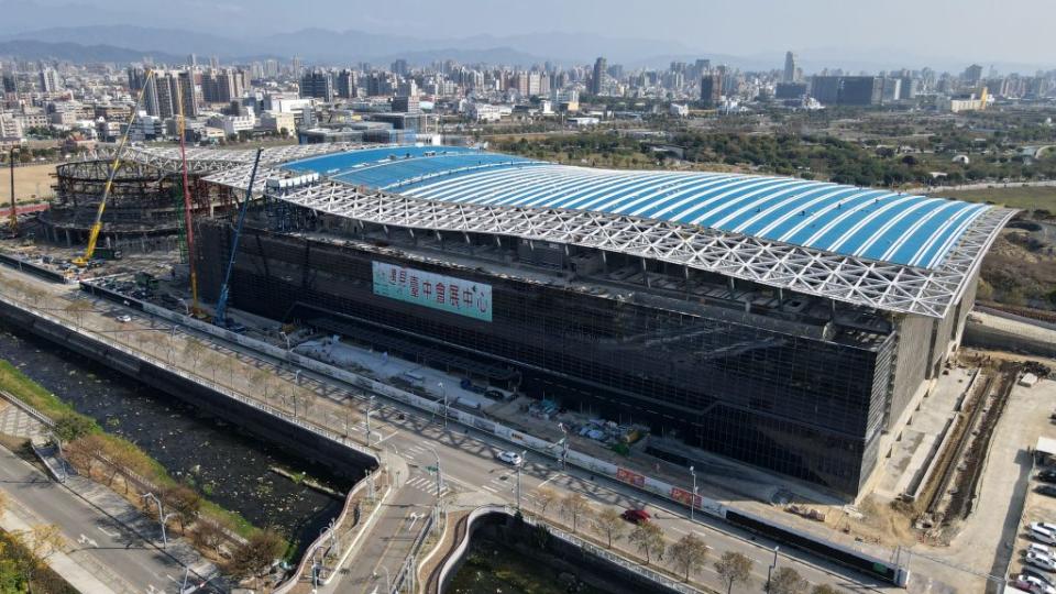 台中市政府投入近八十九億元興建「台中國際會展中心」第一期工程，目前工程進度已達七十六%。（記者徐義雄攝）