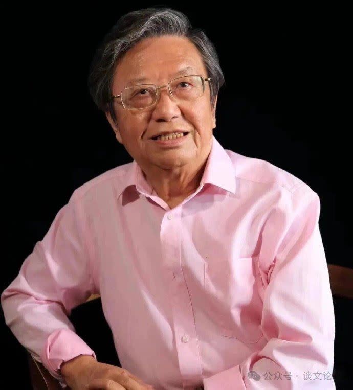 著名劇作家魏明倫今日清晨在成都去世，享年83歲。（圖／翻攝自微博）