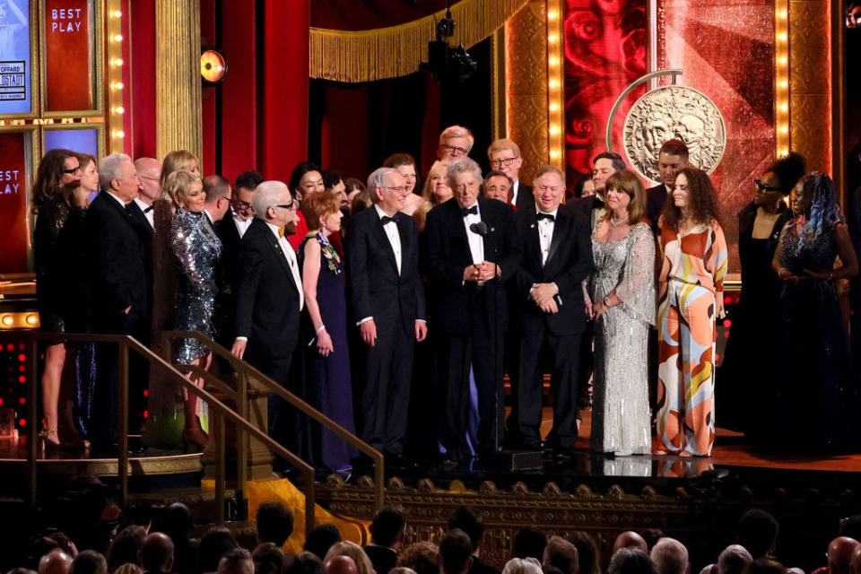 Cast of Leopoldstadt accepts Tony Award for Best Play