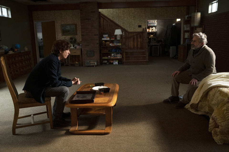 Sam Fortner (Domhnall Gleeson) and Alan Strauss (Steve Carell) in The Patient (Disney+)