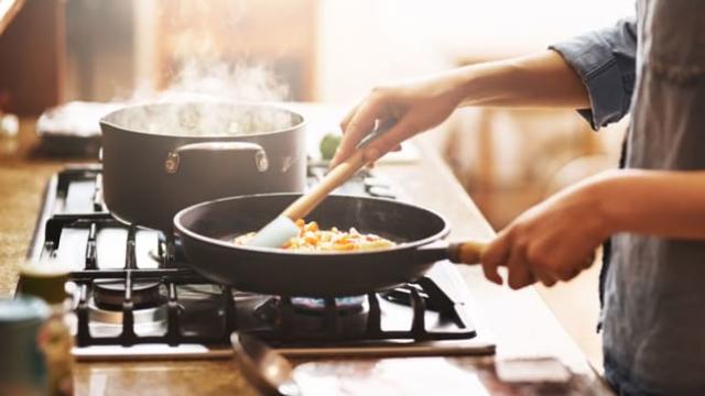 Farberware Classic 14-in Stainless Steel Cookware Set with Lid in the  Cooking Pans & Skillets department at