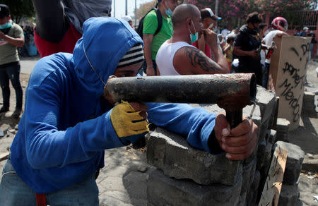 A demonstrator fires a homemade mortar towards riot police during a protest over a controversial reform to the pension plans of the Nicaraguan Social Security Institute (INSS) in Managua, Nicaragua April 21, 2018. REUTERS/Oswaldo Rivas