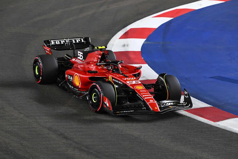 Carlos Sainz logró la pole y saldrá al frente en el Gran Premio de Singapur de Fórmula 1